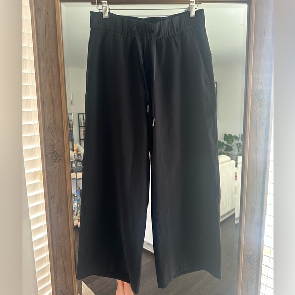 Lululemon On the Fly Wide-Leg 7/8 Pant *Woven Black - Picture 6 of 8